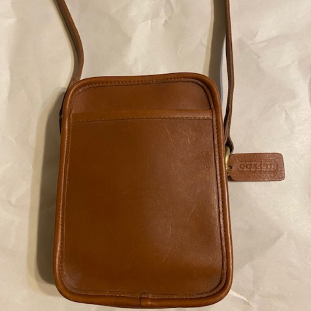 Coach Vintage - Kit Camera Bag 9973 in British tan. Brass hardware